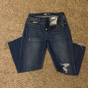 Women’s Old Navy Distressed Ankle Jeans. Size 8